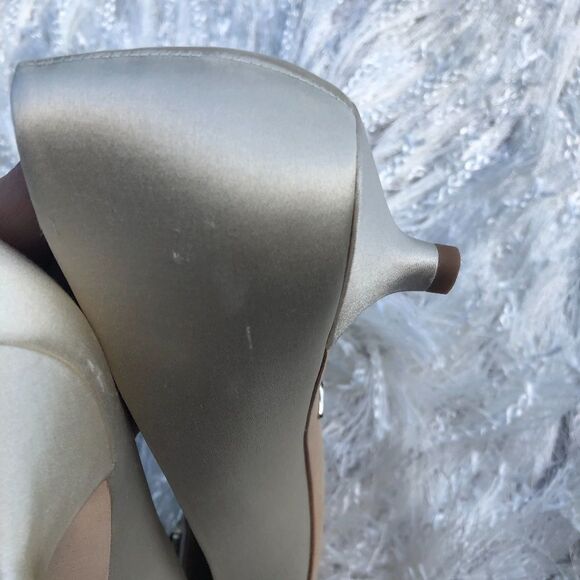 BADGLEY MISCHKA Vail Ivory Satin Kitten Heel Pump - Picture 14 of 15